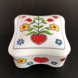 Takahashi Japan Vintage 1980 Hearts and Flowers Ceramic Trinket Ring Box